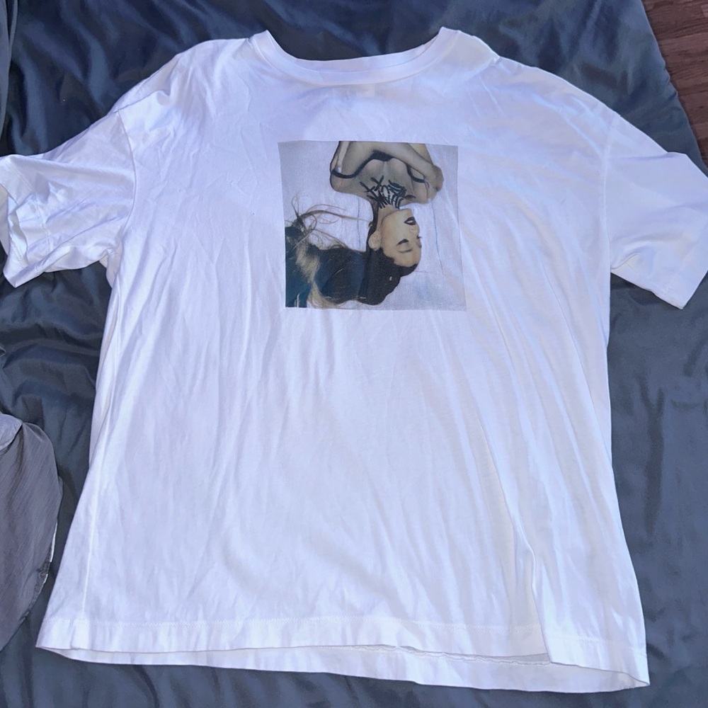 Unisex Ariana Grande T-shirt